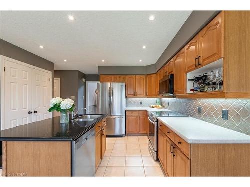5 Sports Field Crescent, London, ON - Indoor Photo Showing Kitchen With Double Sink