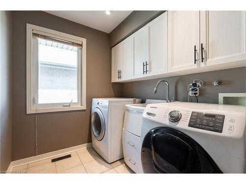 5 Sports Field Crescent, London, ON - Indoor Photo Showing Laundry Room