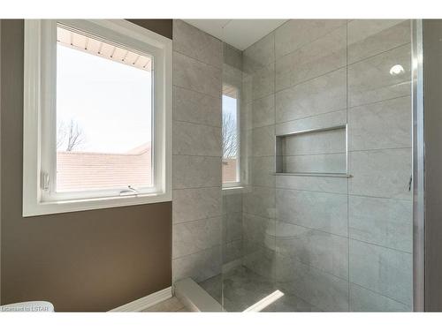 5 Sports Field Crescent, London, ON - Indoor Photo Showing Bathroom