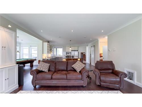 5329 Broadview Avenue, Lambton Shores, ON - Indoor Photo Showing Living Room