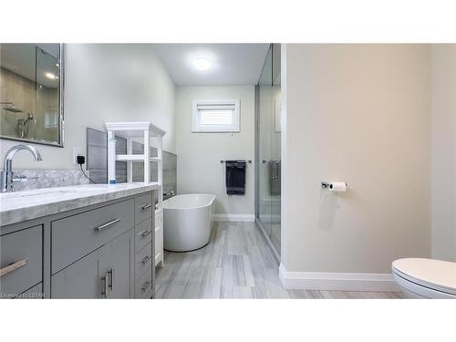 5329 Broadview Avenue, Lambton Shores, ON - Indoor Photo Showing Bathroom