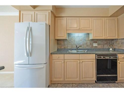 34-14 Doon Drive, London, ON - Indoor Photo Showing Kitchen With Double Sink