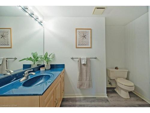 34-14 Doon Drive, London, ON - Indoor Photo Showing Bathroom