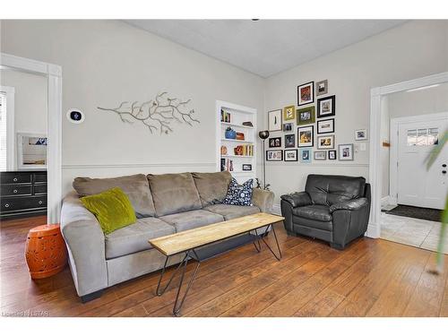 12 Mcclary Avenue, London, ON - Indoor Photo Showing Living Room
