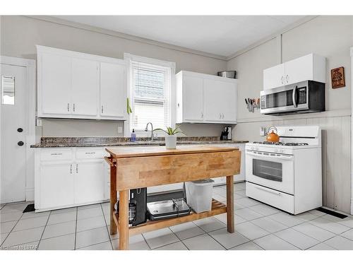 12 Mcclary Avenue, London, ON - Indoor Photo Showing Kitchen
