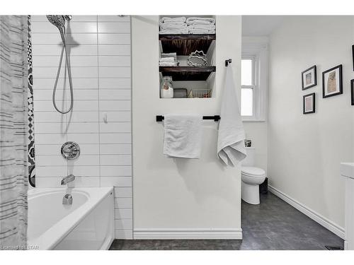 12 Mcclary Avenue, London, ON - Indoor Photo Showing Bathroom