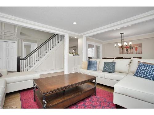 1233 Smithson Court, London, ON - Indoor Photo Showing Living Room