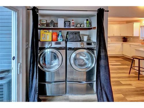 16 Kitchener Avenue, London, ON - Indoor Photo Showing Laundry Room