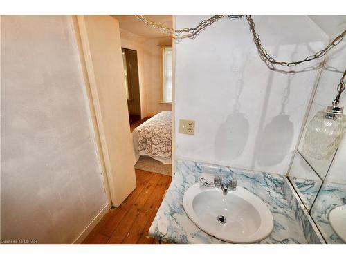 51 Elmwood Place, London, ON - Indoor Photo Showing Bathroom