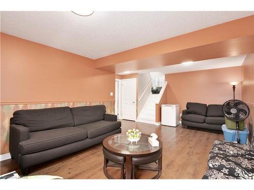 2736 Hutchinson Court, London, ON - Indoor Photo Showing Living Room