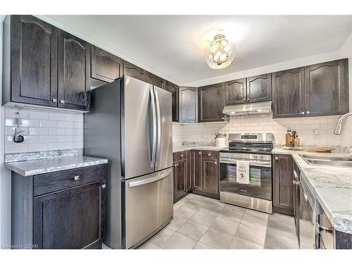 821 Silverfox Crescent, London, ON - Indoor Photo Showing Kitchen With Stainless Steel Kitchen With Upgraded Kitchen