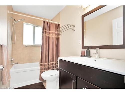 420 Hudson Drive, London, ON - Indoor Photo Showing Bathroom