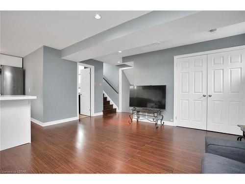 420 Hudson Drive, London, ON - Indoor Photo Showing Living Room