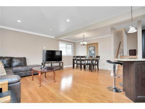 420 Hudson Drive, London, ON - Indoor Photo Showing Living Room
