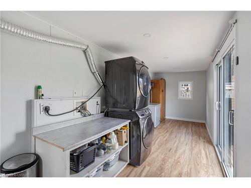 512 Simcoe Street, London, ON - Indoor Photo Showing Laundry Room