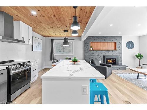 1098 Nashua Avenue, London, ON - Indoor Photo Showing Kitchen With Fireplace