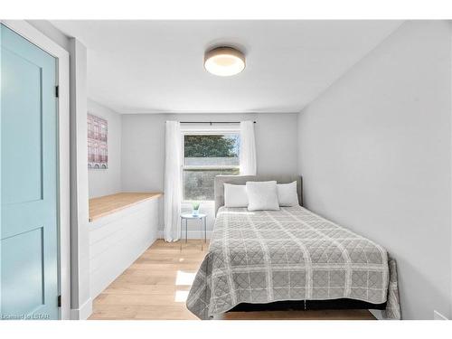 1098 Nashua Avenue, London, ON - Indoor Photo Showing Bedroom