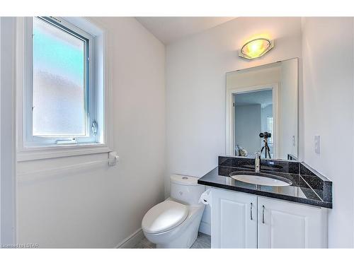815 Apricot Drive, London, ON - Indoor Photo Showing Bathroom