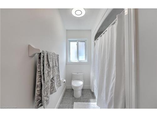 815 Apricot Drive, London, ON - Indoor Photo Showing Bathroom
