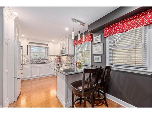 17 Croxton Road W, London, ON - Indoor Photo Showing Kitchen