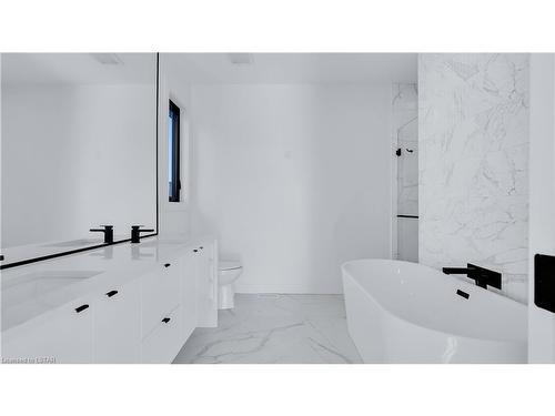 3465 Isleworth Road, London, ON - Indoor Photo Showing Bathroom