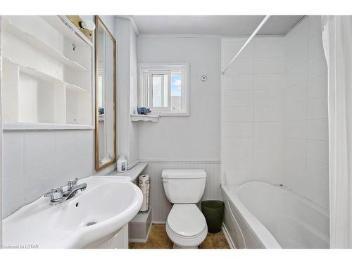 129 Highbury Avenue, London, ON - Indoor Photo Showing Bathroom