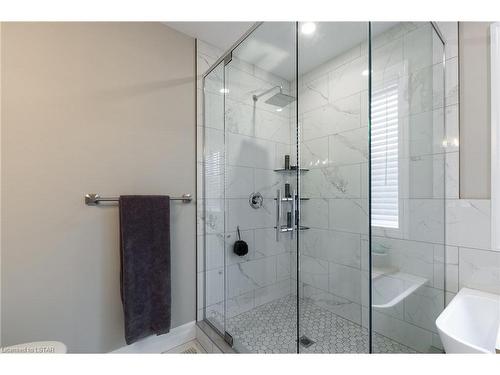 2338 Constance Avenue, London, ON - Indoor Photo Showing Bathroom