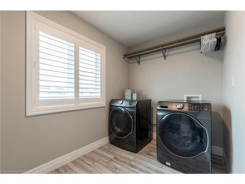 2338 Constance Avenue, London, ON - Indoor Photo Showing Laundry Room
