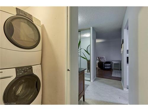 702-95 Base Line Road W, London, ON - Indoor Photo Showing Laundry Room