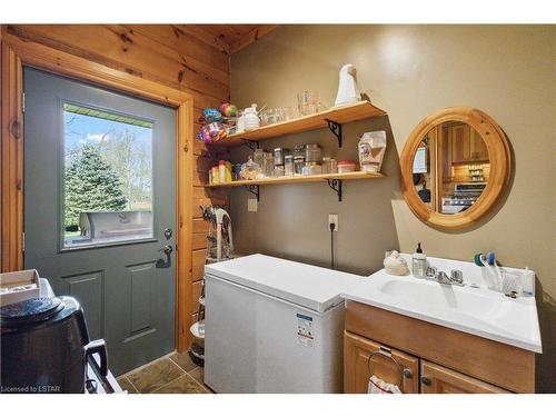 16664 Wyton Drive, Thorndale, ON - Indoor Photo Showing Laundry Room