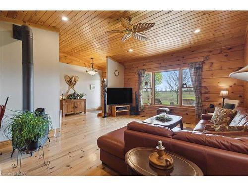 16664 Wyton Drive, Thorndale, ON - Indoor Photo Showing Living Room