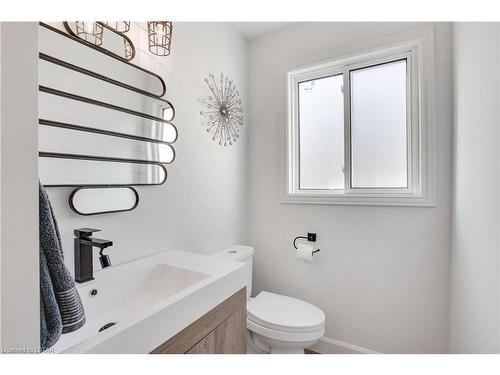 433 Ambleside Drive, London, ON - Indoor Photo Showing Bathroom