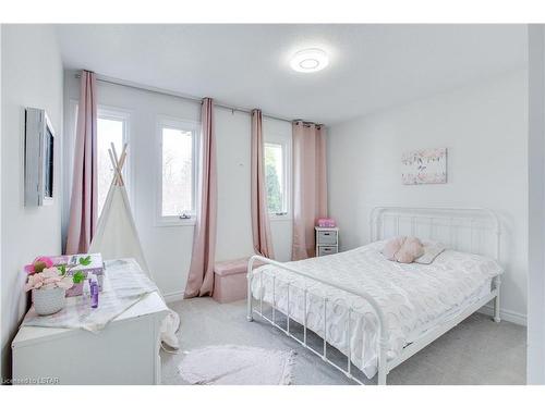 433 Ambleside Drive, London, ON - Indoor Photo Showing Bedroom