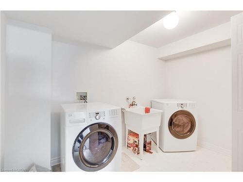 433 Ambleside Drive, London, ON - Indoor Photo Showing Laundry Room