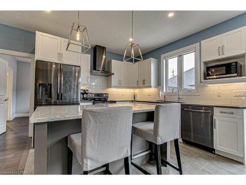 418-9861 Glendon Drive, Komoka, ON - Indoor Photo Showing Kitchen With Upgraded Kitchen
