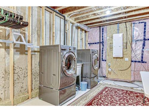 418-9861 Glendon Drive, Komoka, ON - Indoor Photo Showing Laundry Room