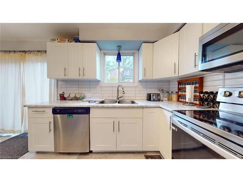 107 Walmer Gardens, London, ON - Indoor Photo Showing Kitchen With Double Sink