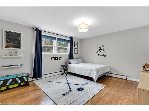 1505 Stoneybrook Crescent, London, ON - Indoor Photo Showing Bedroom