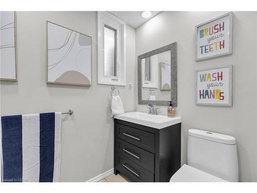 1505 Stoneybrook Crescent, London, ON - Indoor Photo Showing Bathroom