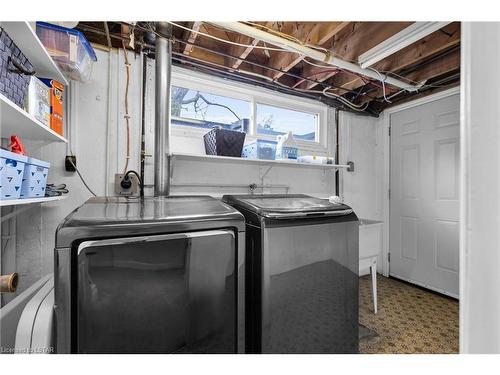 1505 Stoneybrook Crescent, London, ON - Indoor Photo Showing Laundry Room