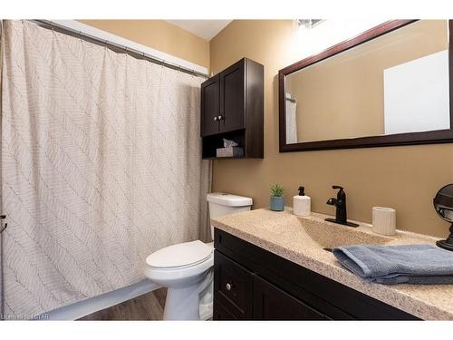 174 Portsmouth Crescent, London, ON - Indoor Photo Showing Bathroom