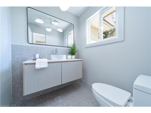 27-207 Boullee Street, London, ON - Indoor Photo Showing Bathroom