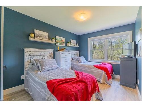 21 Chiniquy Street, Bayfield, ON - Indoor Photo Showing Bedroom