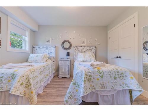 21 Chiniquy Street, Bayfield, ON - Indoor Photo Showing Bedroom