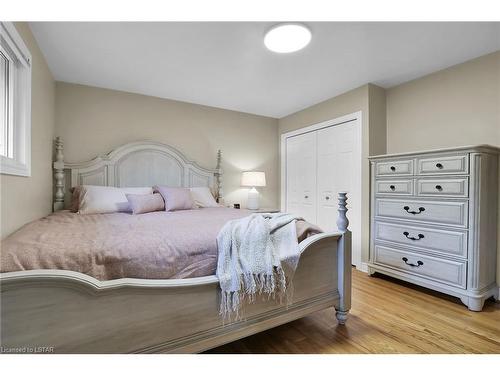 787 Manchester Road, London, ON - Indoor Photo Showing Bedroom
