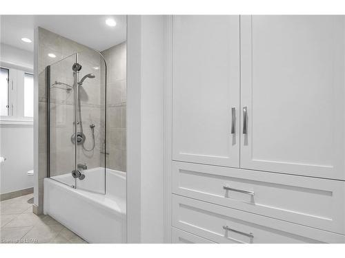 787 Manchester Road, London, ON - Indoor Photo Showing Bathroom