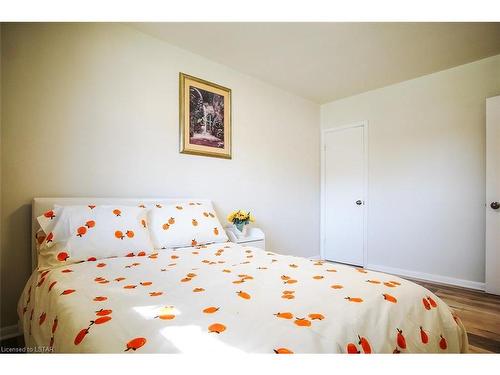337 Fairview Avenue, London, ON - Indoor Photo Showing Bedroom