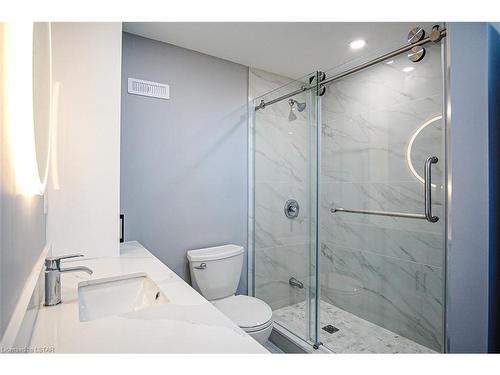337 Fairview Avenue, London, ON - Indoor Photo Showing Bathroom