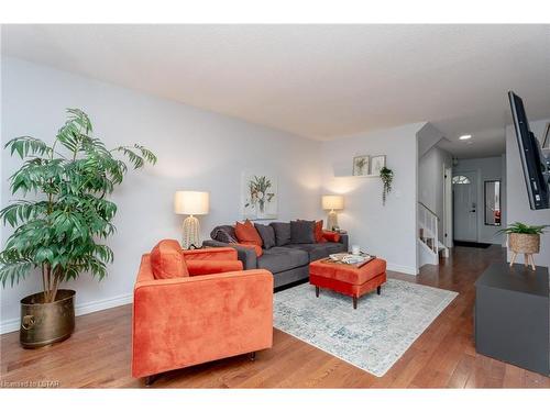 94-590 Millbank Drive, London, ON - Indoor Photo Showing Living Room