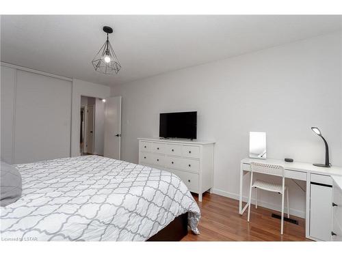 94-590 Millbank Drive, London, ON - Indoor Photo Showing Bedroom